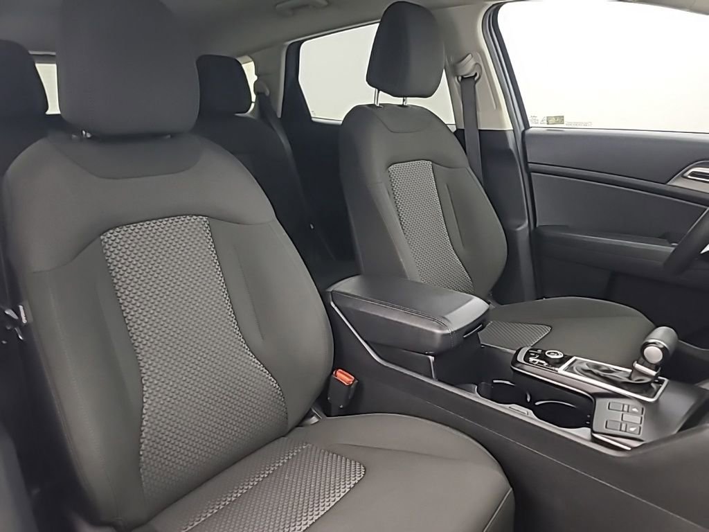 Used 2025 Kia Sportage LX image 16