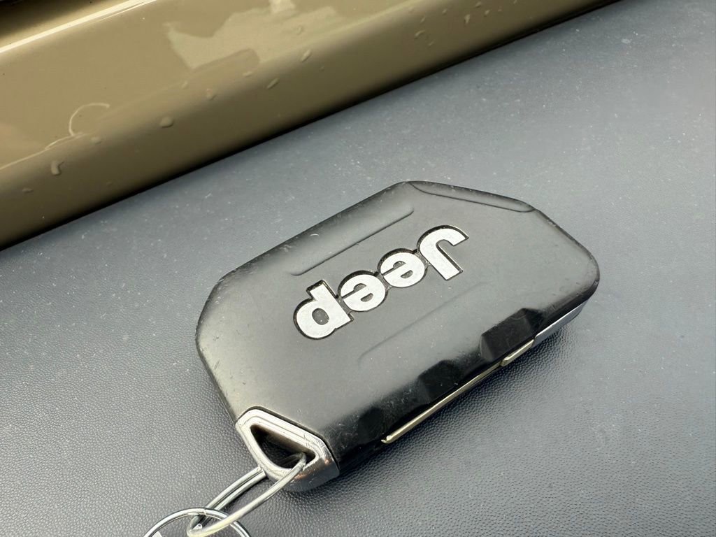 Used 2020 Jeep Gladiator Sport image 27