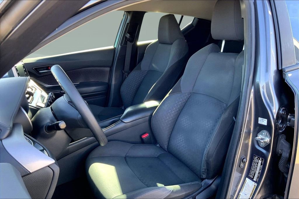 Used 2020 Toyota C-HR LE image 23