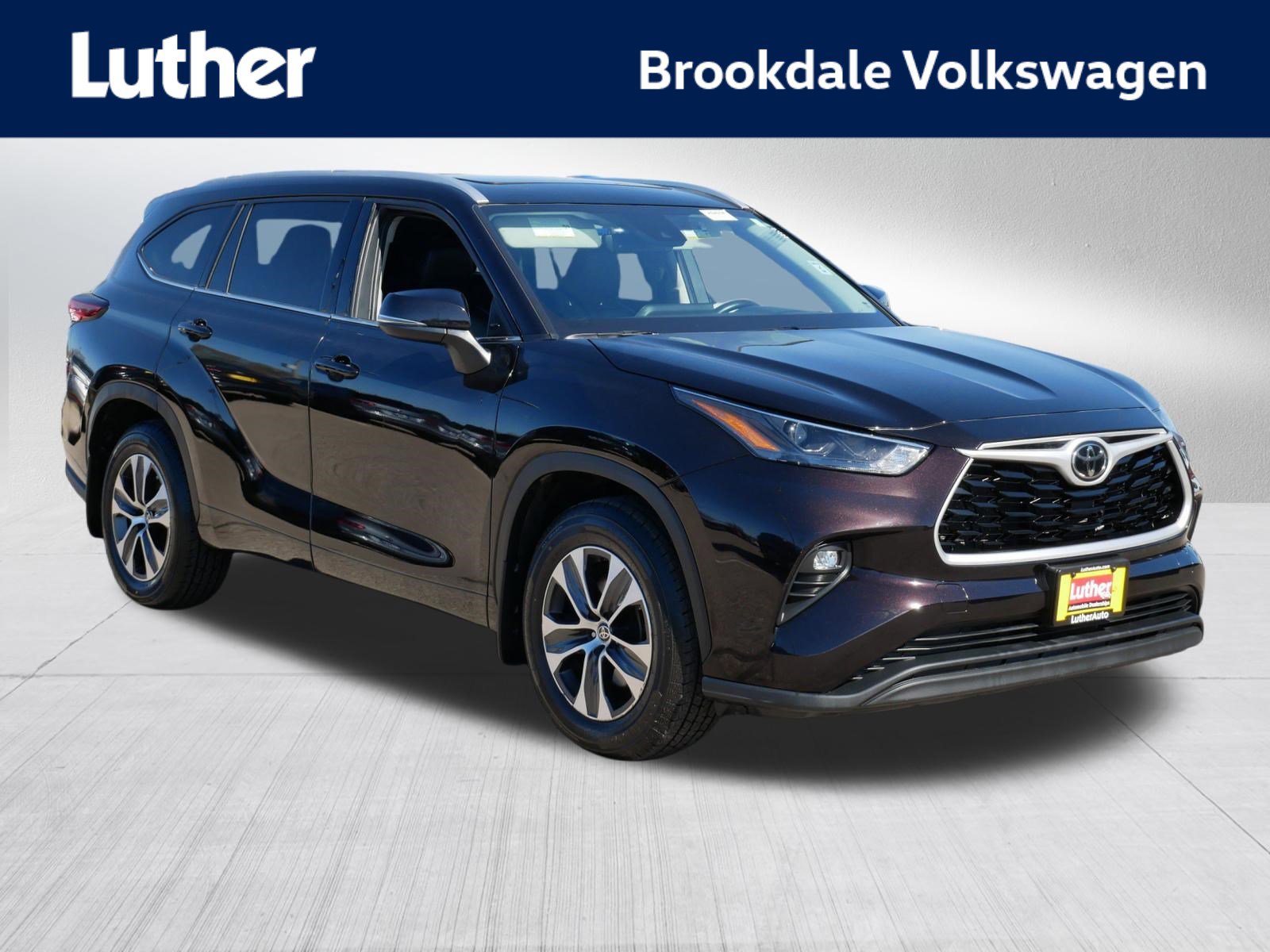 Used 2022 Toyota Highlander XLE AWD/4WD image 1