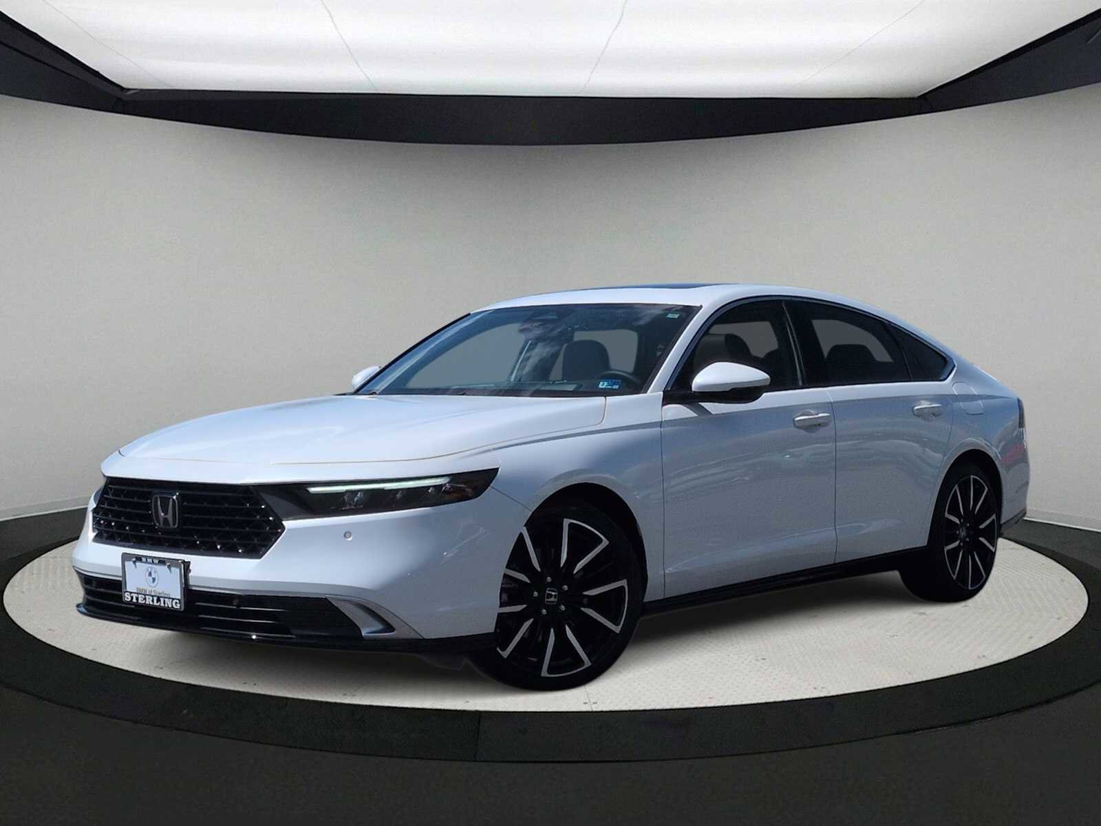 Used 2024 Honda Accord Touring image 1