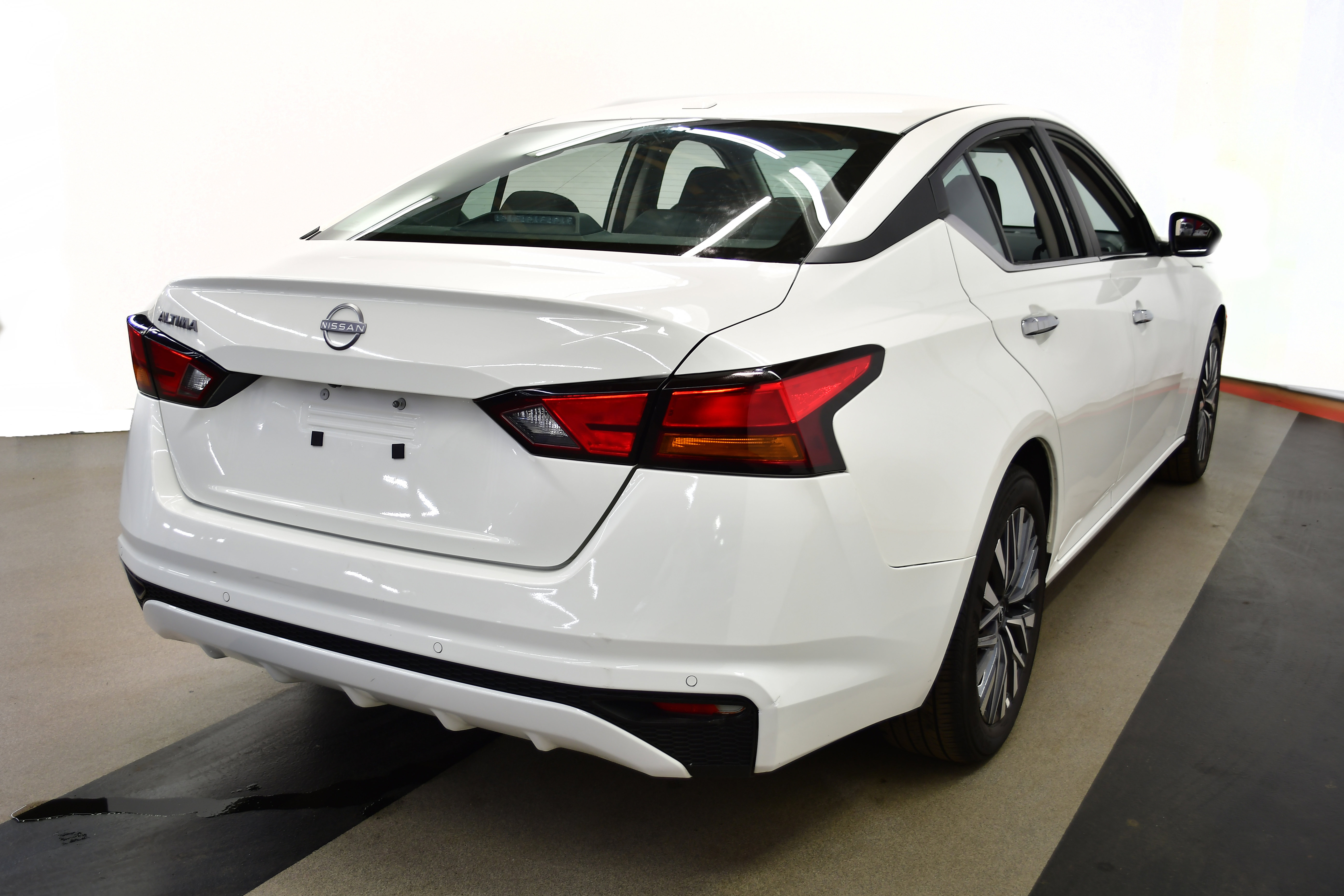 Used 2025 Nissan Altima 2.5 SV image 7