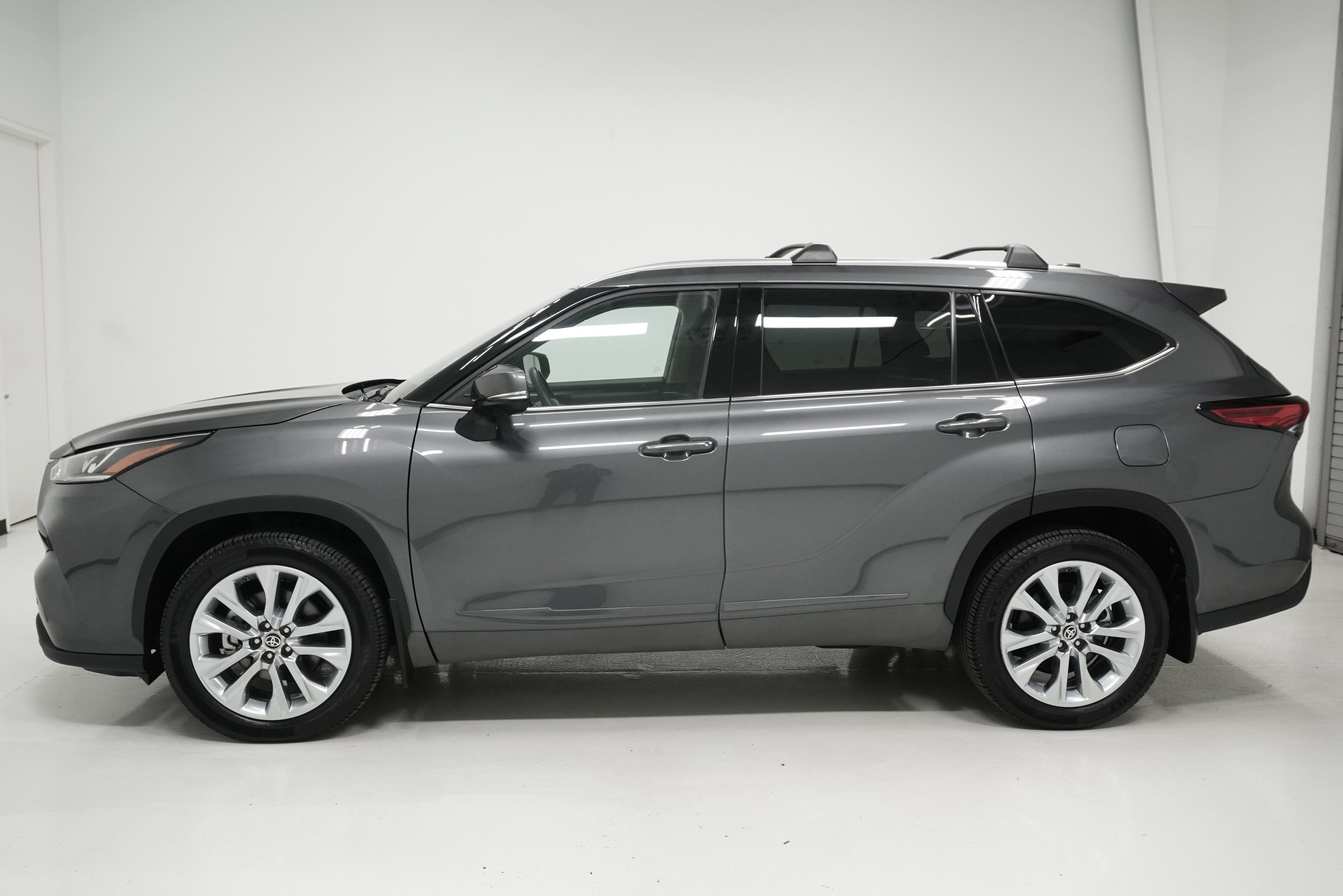 Used 2022 Toyota Highlander Limited image 7