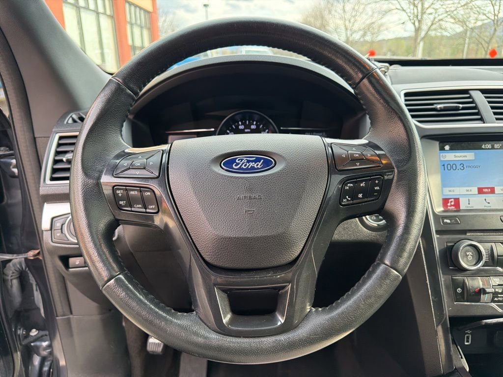 Used 2017 Ford Explorer XLT w/ Equipment Group 202A AWD/4WD image 25
