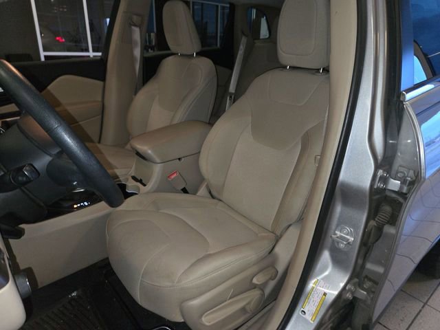 Used 2019 Jeep Cherokee Latitude w/ Popular Appearance Group image 11