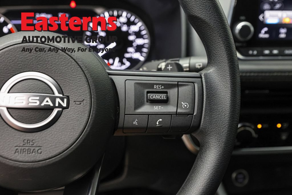 Used 2023 Nissan Rogue S AWD/4WD image 16