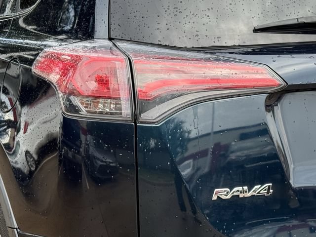 Used 2018 Toyota RAV4 LE FWD image 6