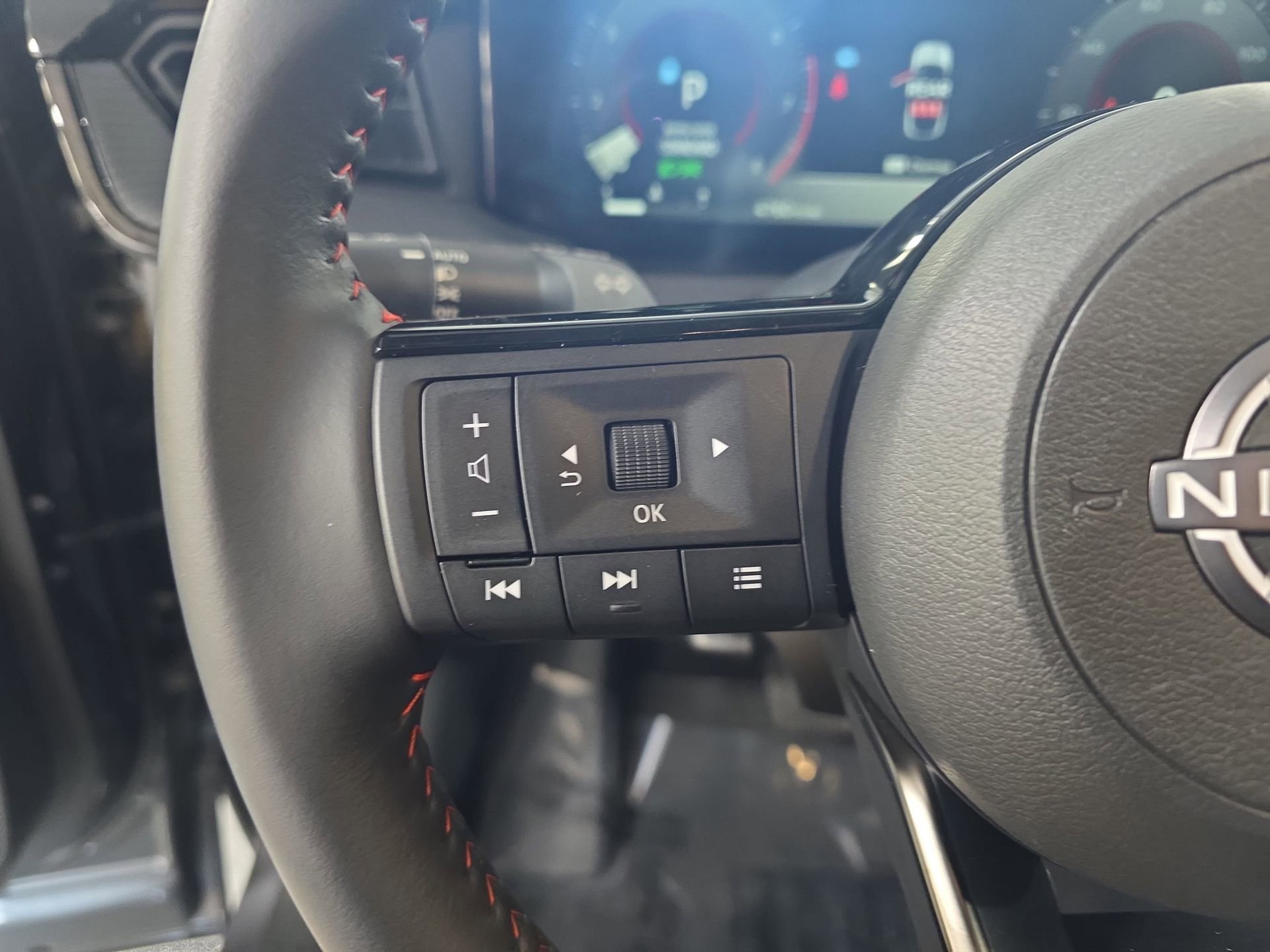 Certified 2025 Nissan Kicks SR image 16