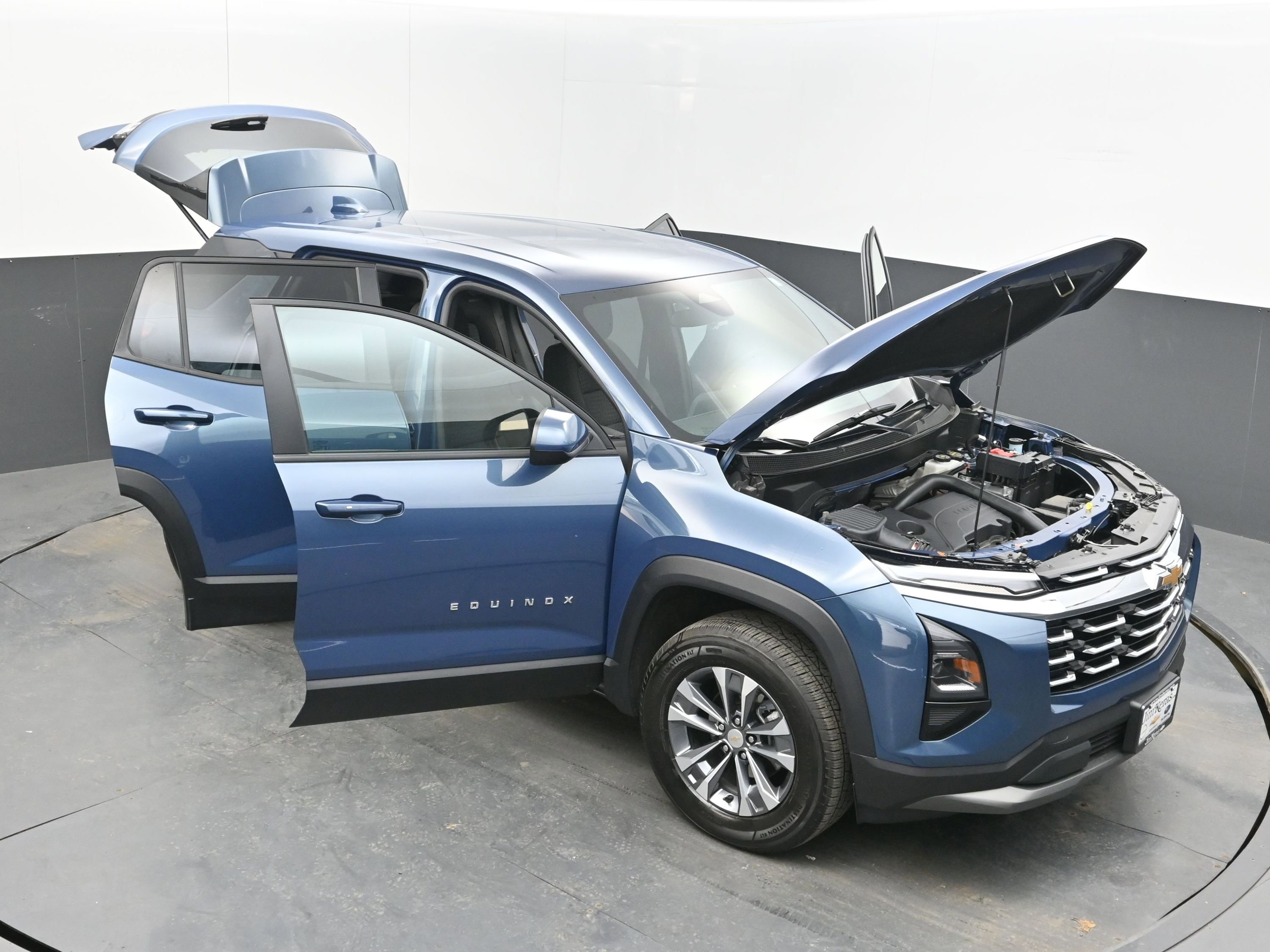 Used 2025 Chevrolet Equinox LT image 36