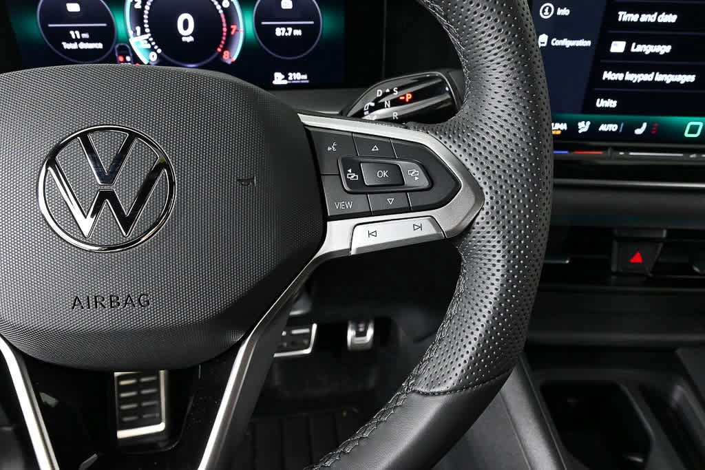 New 2026 Volkswagen Tiguan SE R-Line FWD image 10