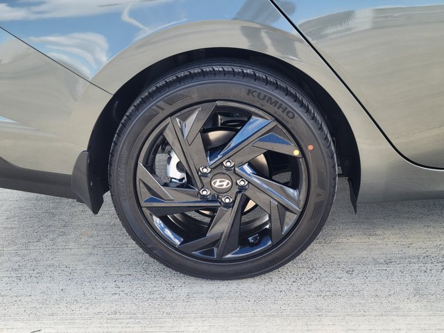 New 2026 Hyundai Elantra SEL Sport FWD image 5