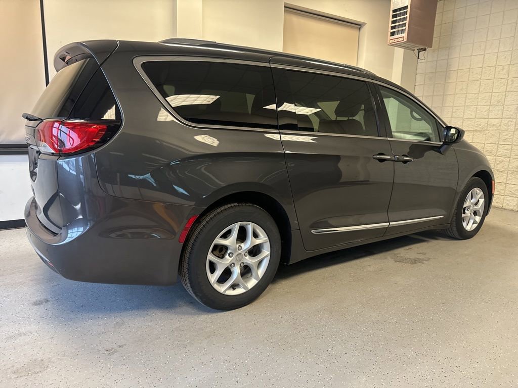 Used 2017 Chrysler Pacifica Touring-L Plus FWD image 50
