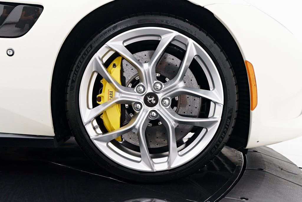 Used 2019 Ferrari GTC4Lusso T image 39