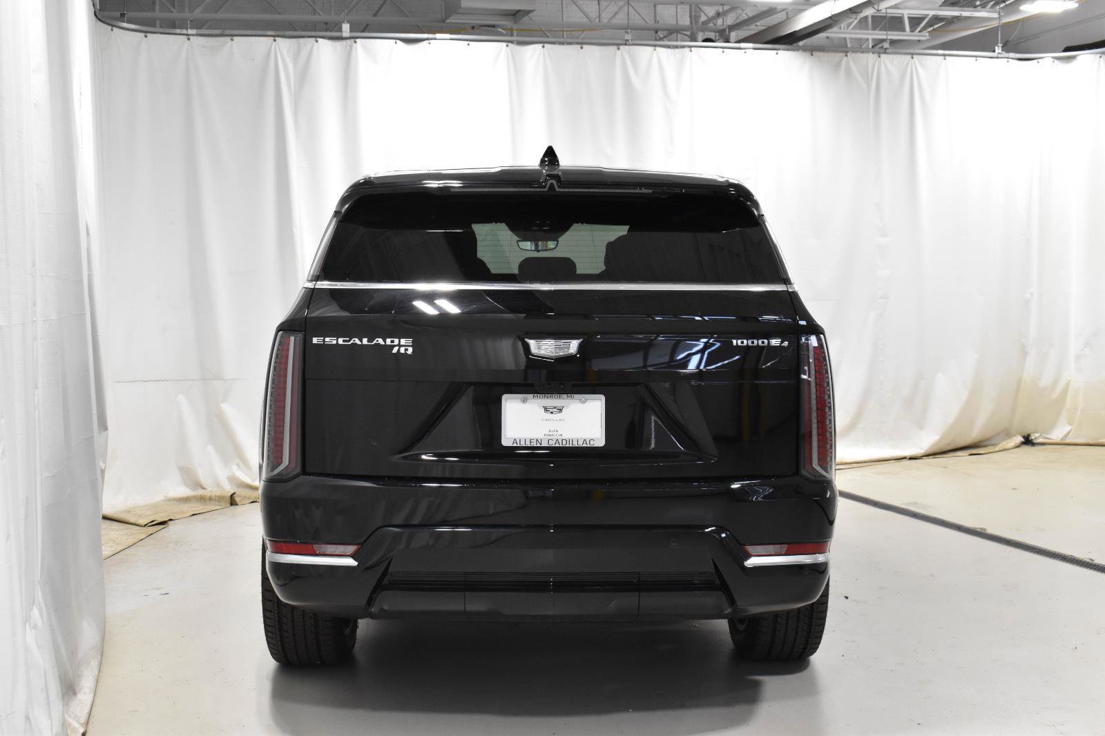 New 2025 Cadillac Escalade IQ Luxury 1 w/ LPO, Radiant Package image 16