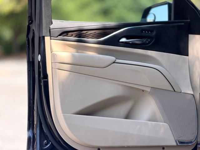 Used 2023 Cadillac Escalade ESV Premium Luxury AWD/4WD image 10