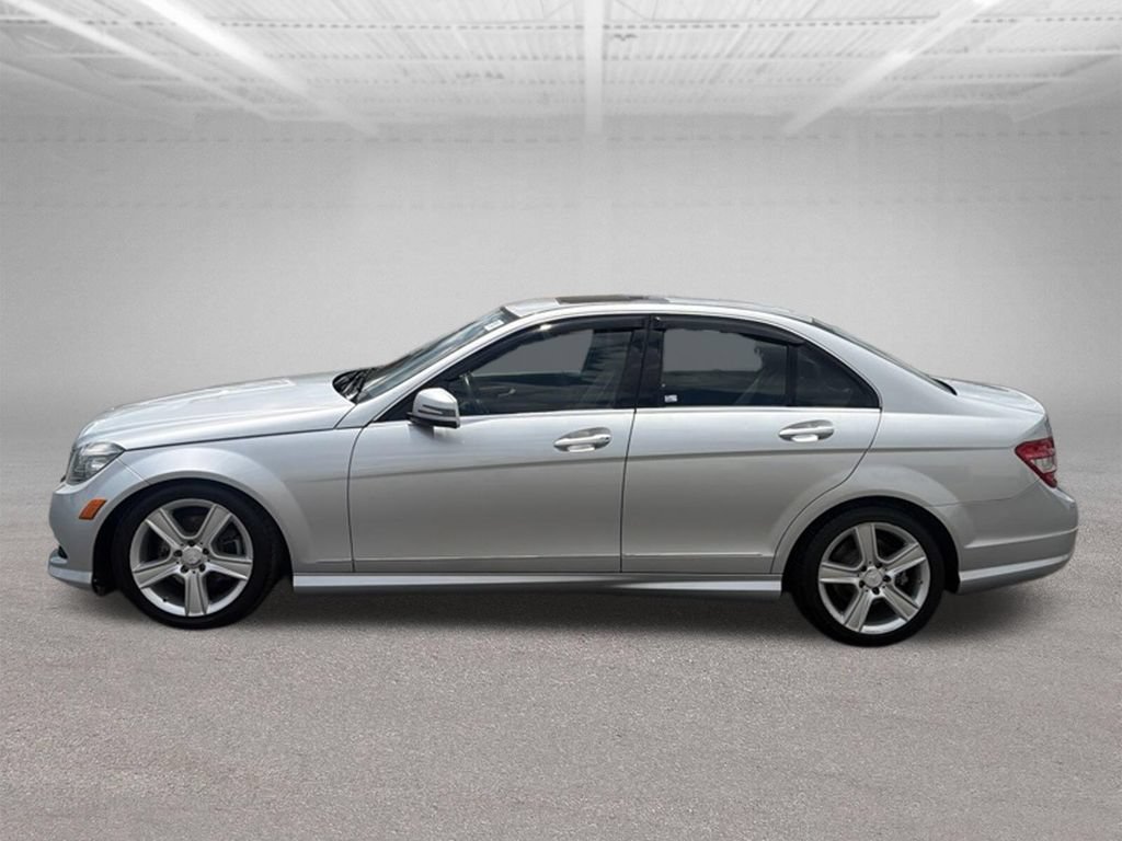 Used 2011 Mercedes-Benz C 300 4MATIC Sedan image 4