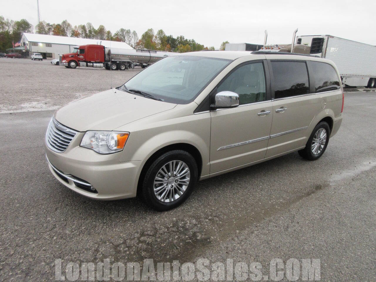 Used 2013 Chrysler Town & Country Touring-L w/ Entertainment Group #2