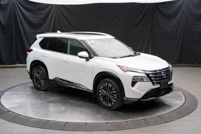 Used 2024 Nissan Rogue Platinum w/ Platinum Premium Package image 2