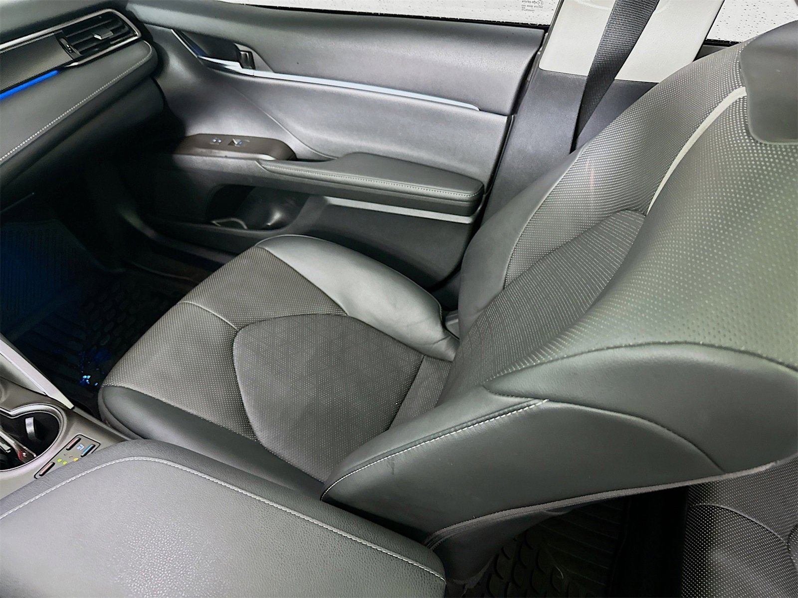 Used 2024 Toyota Camry XSE w/ Navigation Package image 25