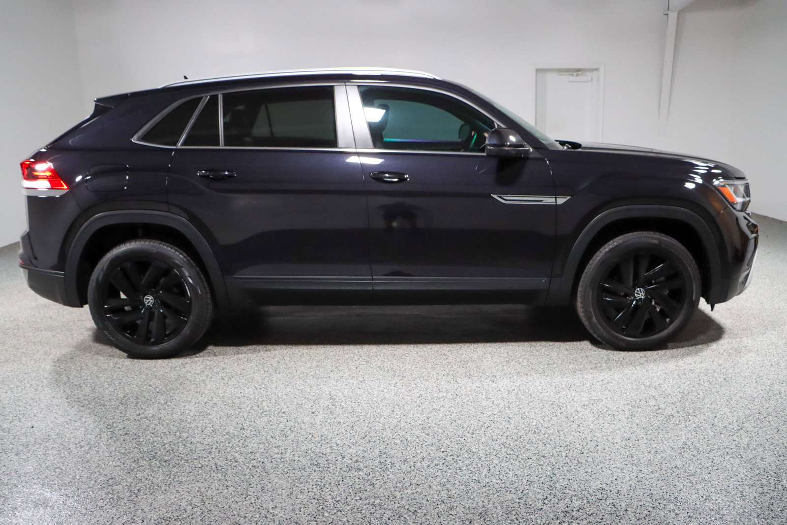 Used 2022 Volkswagen Atlas Cross Sport SE AWD/4WD image 6