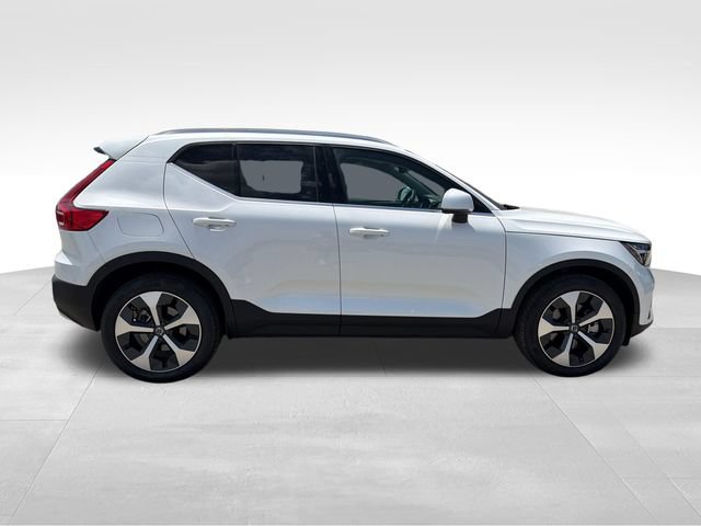 Used 2023 Volvo XC40 B5 Plus w/ Protection Package Premier AWD/4WD image 4
