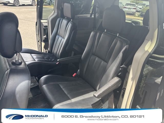 Used 2014 Chrysler Town & Country Touring-L w/ Driver Convenience Group FWD image 13