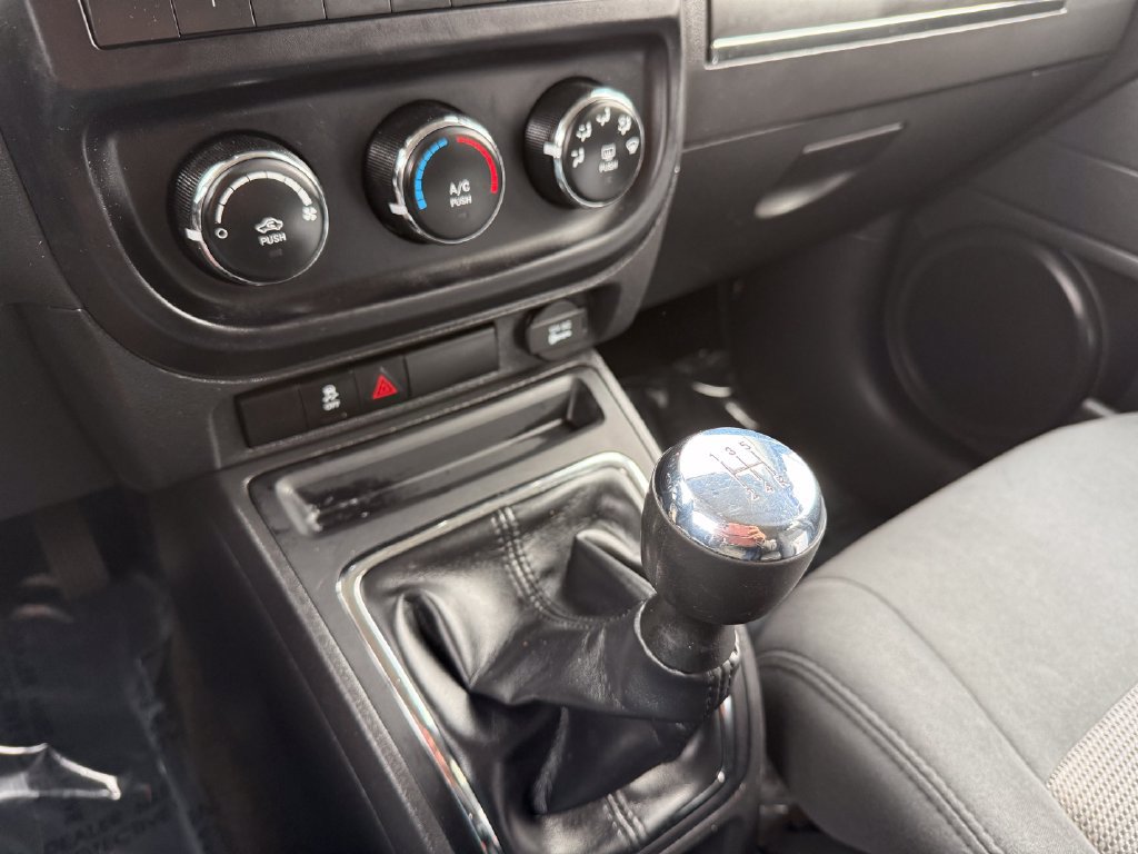 Used 2016 Jeep Patriot Sport FWD image 29