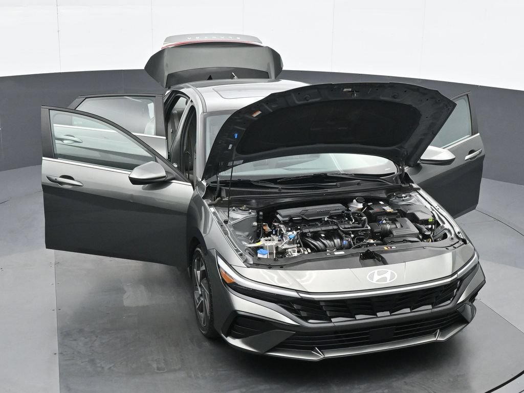 Used 2025 Hyundai Elantra SEL FWD image 34