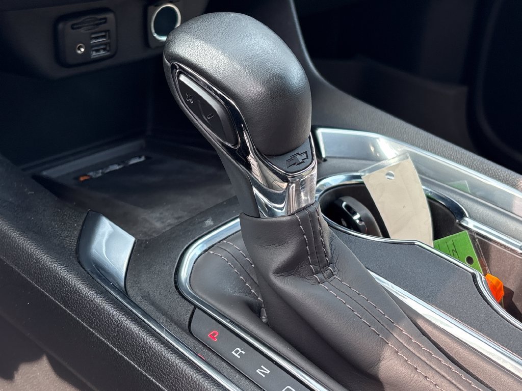 Used 2023 Chevrolet Traverse Premier FWD image 21