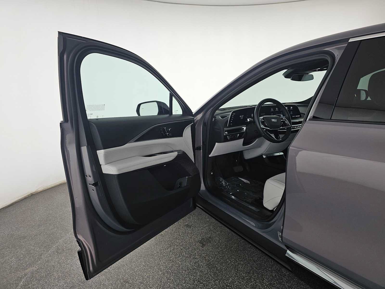 Used 2025 Cadillac Lyriq Luxury AWD/4WD image 19