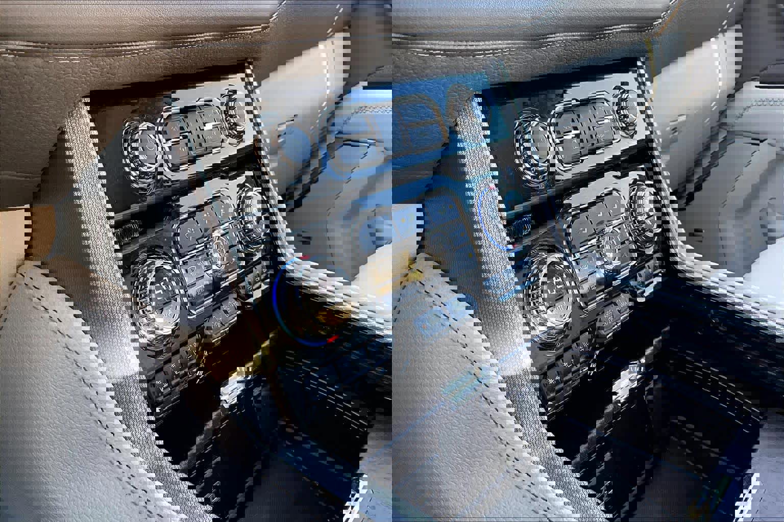 Used 2023 GMC Yukon Denali w/ Max Trailering Package image 32