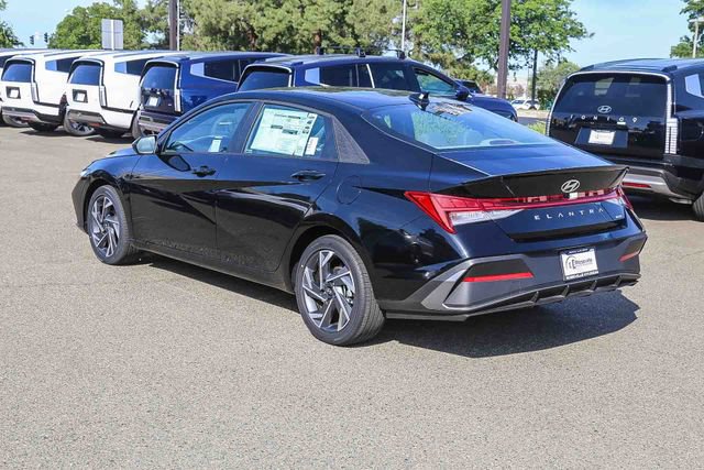 New 2025 Hyundai Elantra SEL FWD image 2