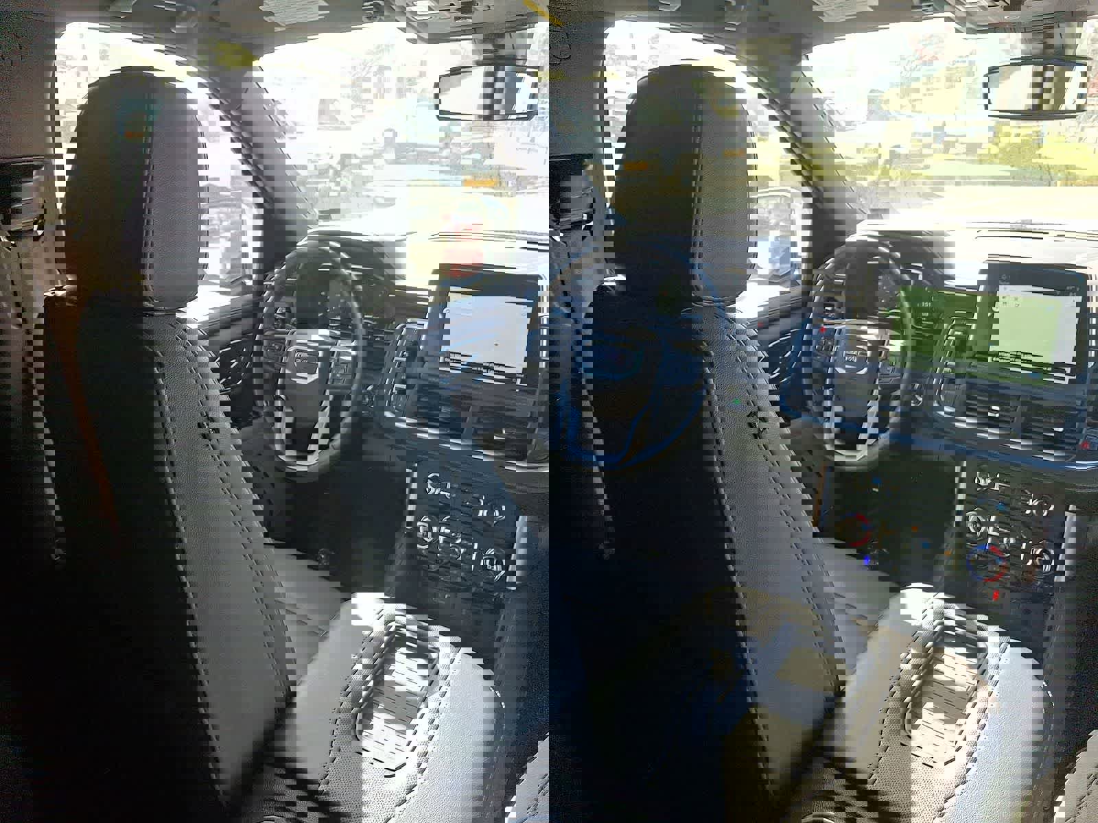 Used 2022 GMC Yukon XL SLT w/ SLT Luxury Package image 15