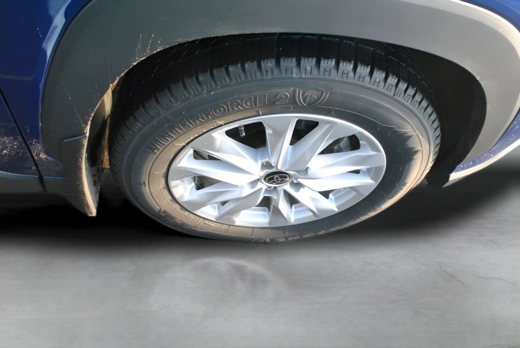 Certified 2022 Toyota Corolla Cross LE image 33