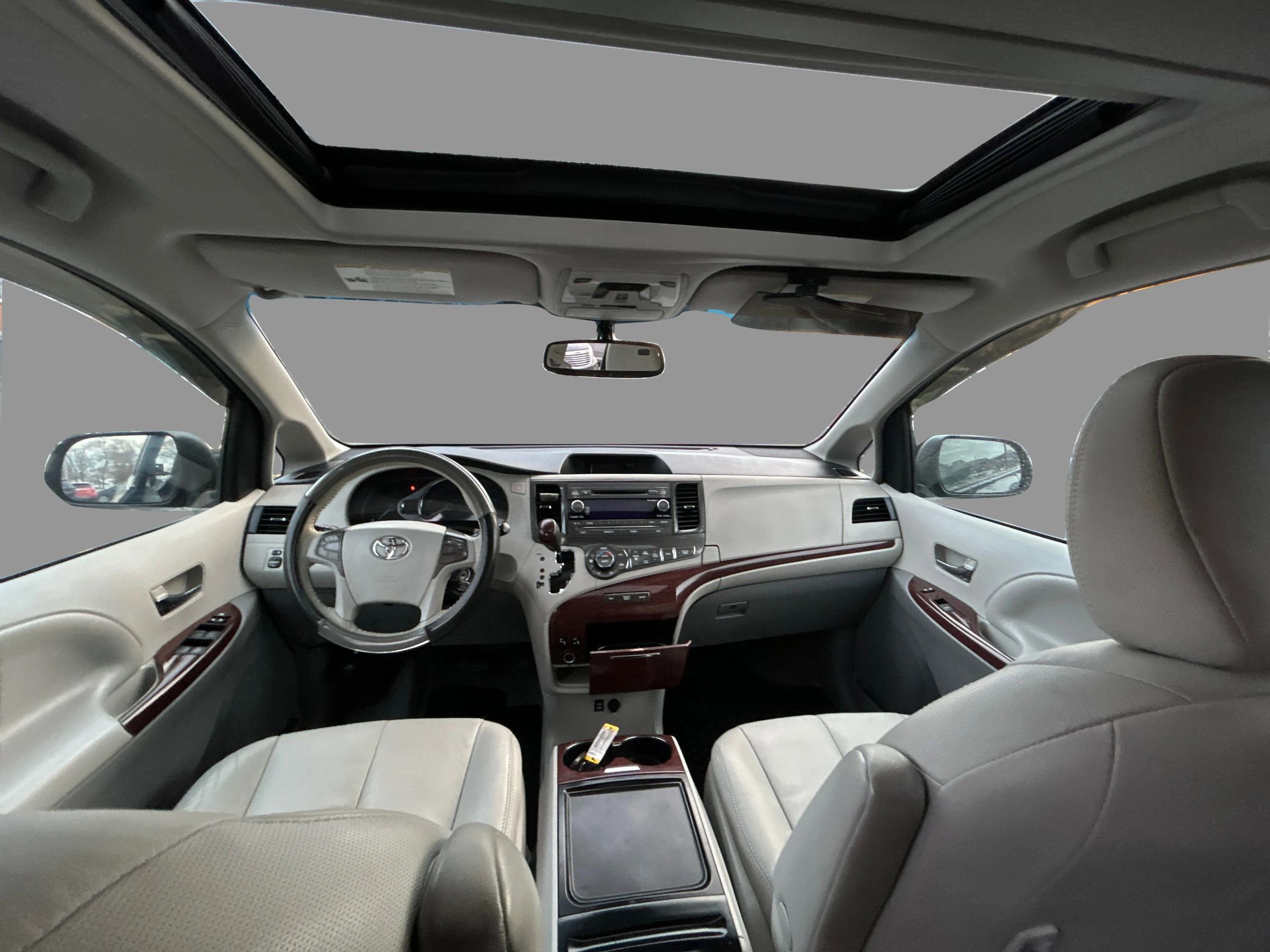 Used 2012 Toyota Sienna XLE image 21