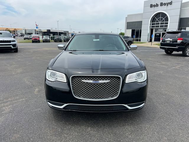 Used 2018 Chrysler 300 Touring w/ Chrome Appearance Package RWD image 2