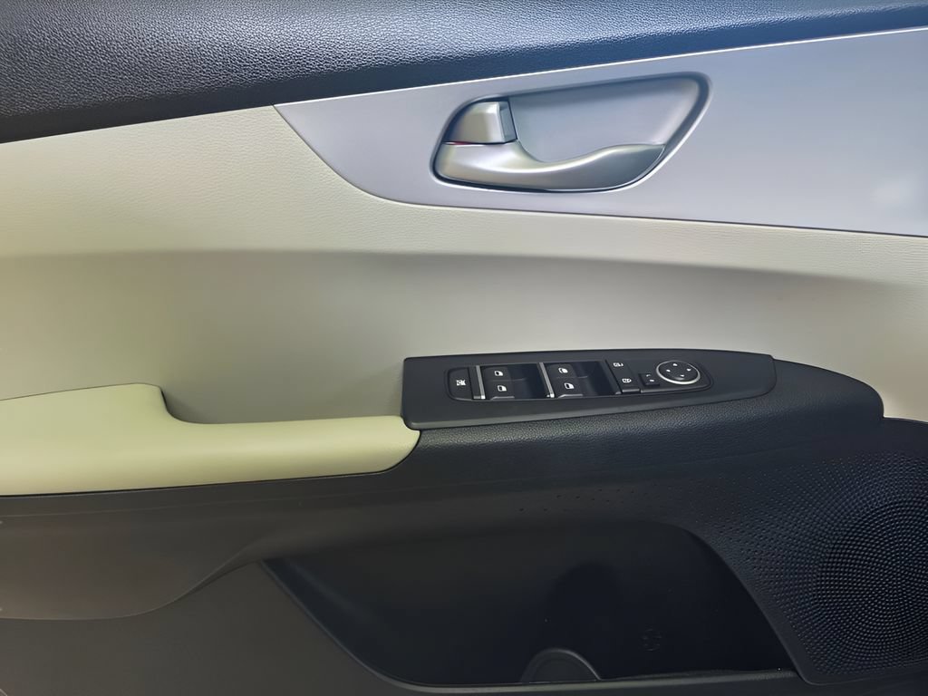 Used 2023 Kia Forte LXS FWD image 11