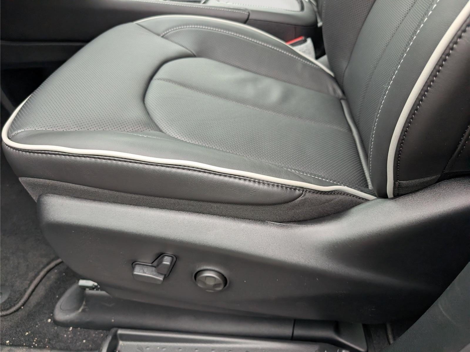 New 2027 Chrysler Pacifica Limited FWD image 19