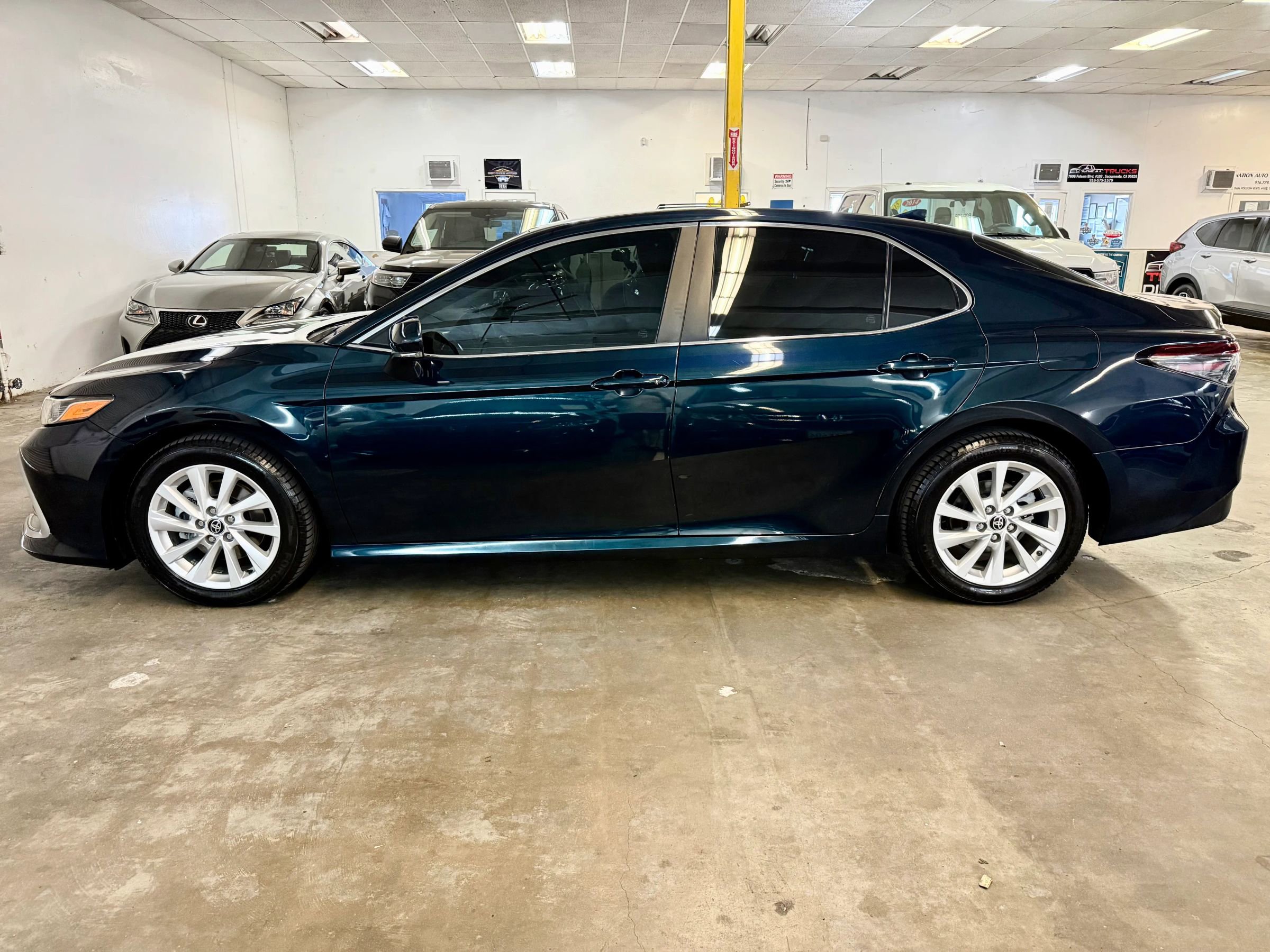 Used 2021 Toyota Camry LE w/ Convenience Package FWD image 8