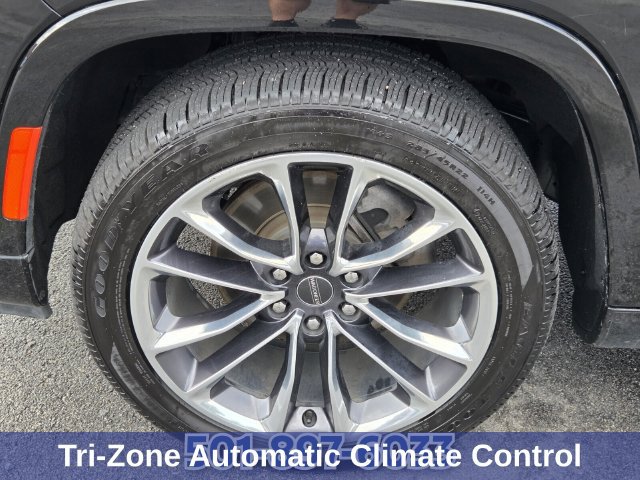 Used 2023 Jeep Wagoneer L Series II w/ Premium Group I AWD/4WD image 19