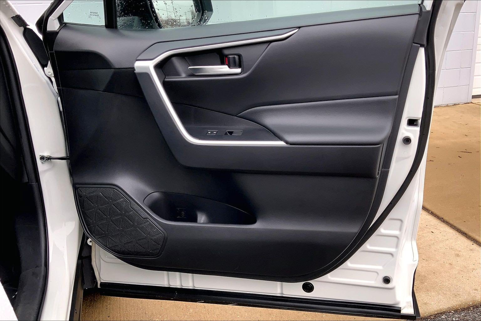 Used 2021 Toyota RAV4 XLE FWD image 28