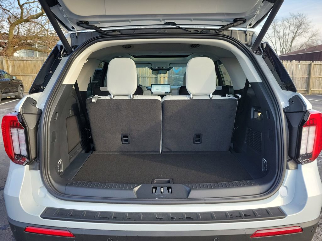 New 2026 Ford Explorer Platinum w/ LUX Leather Package image 10