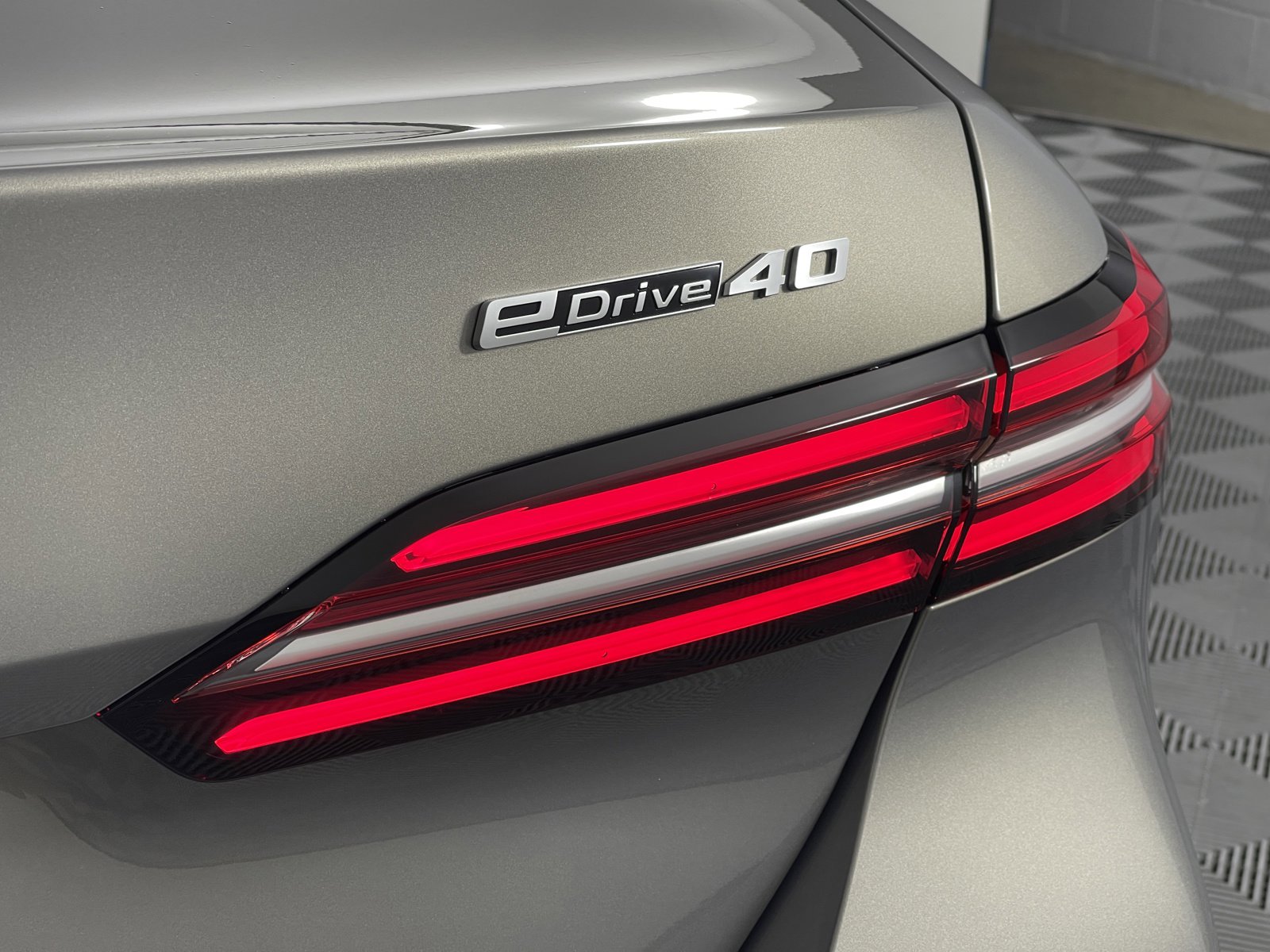 New 2024 BMW i5 eDrive40i w/ Premium Package image 13