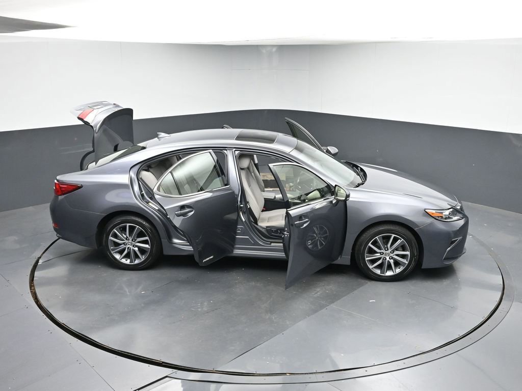 Used 2017 Lexus ES 300h image 46