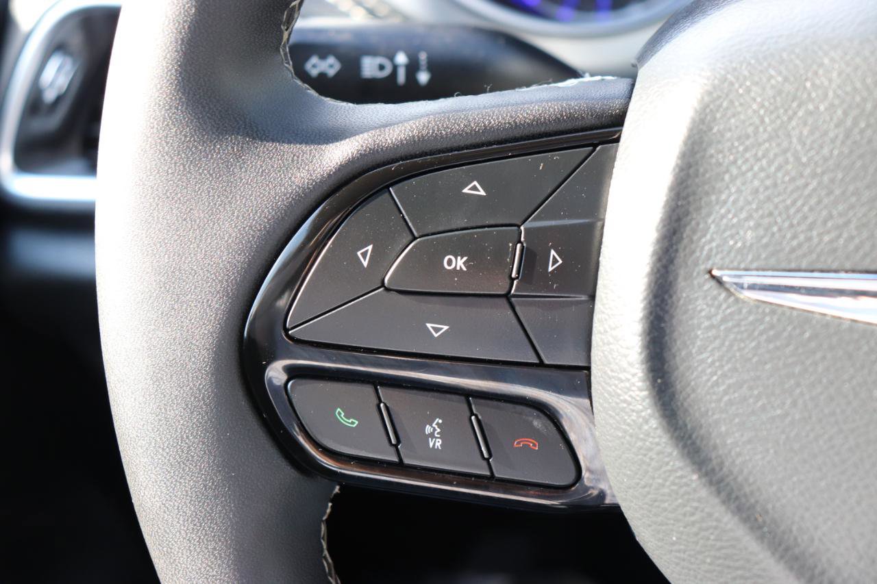 Used 2025 Chrysler Pacifica Limited FWD image 38