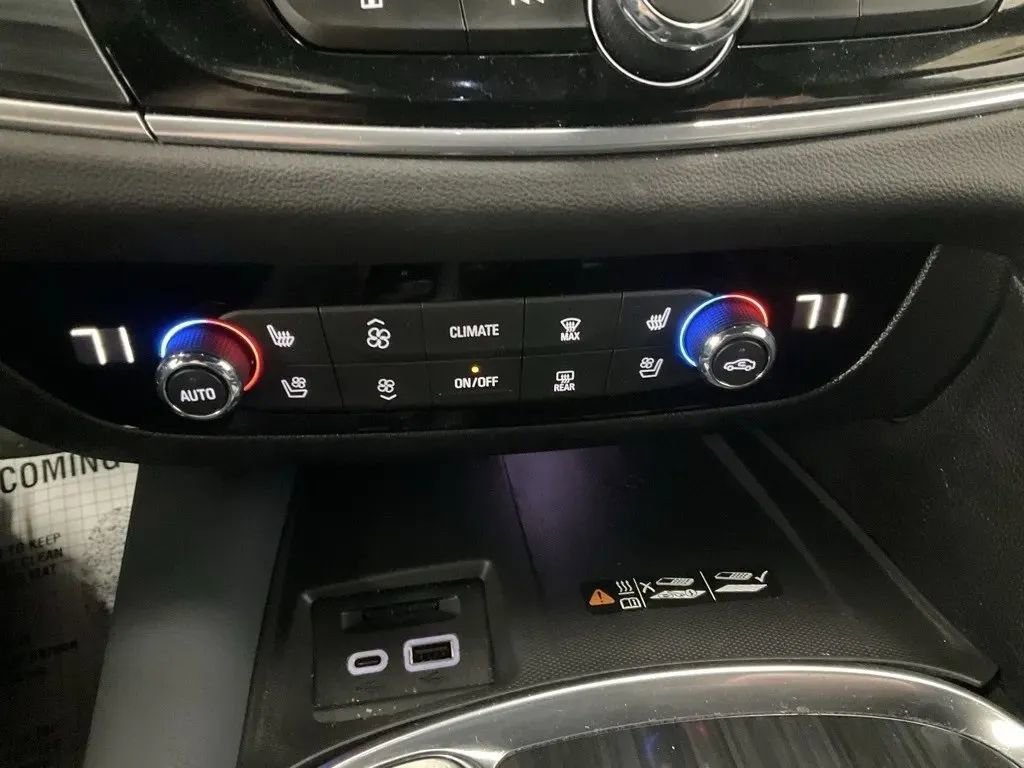 Used 2024 Buick Enclave Premium image 23