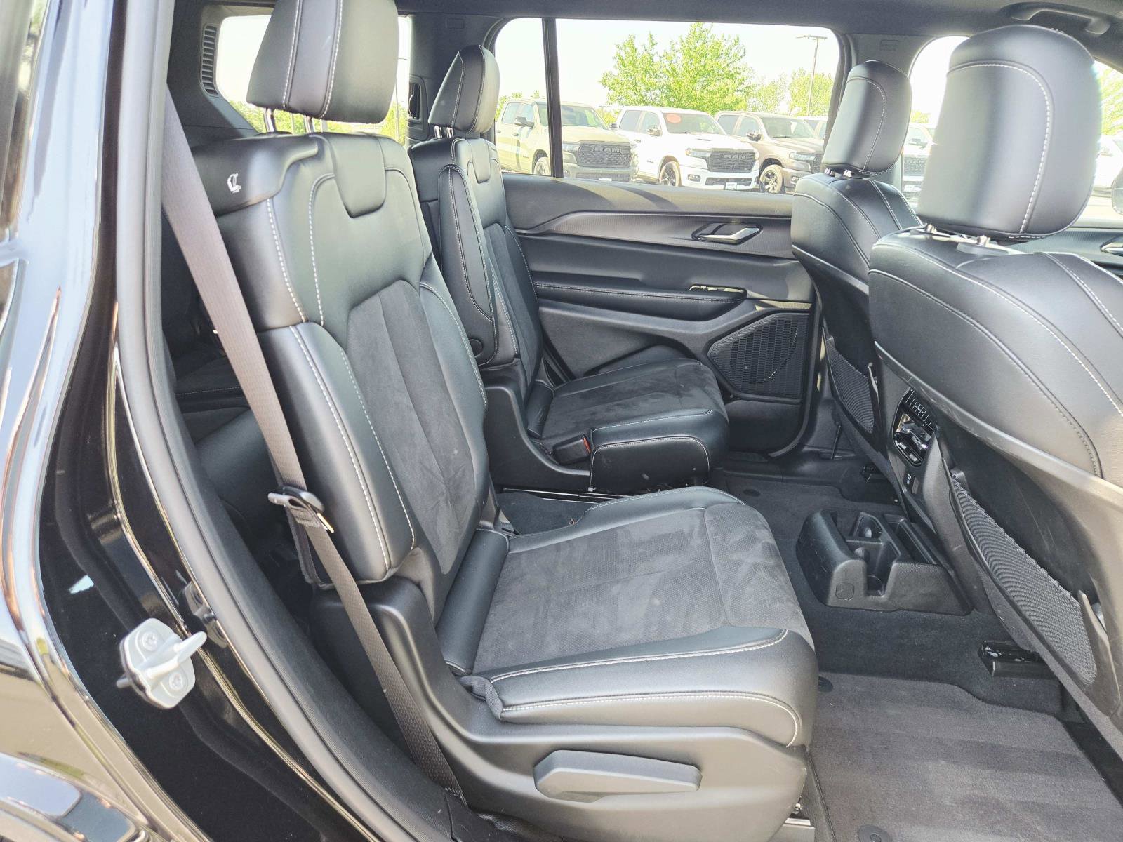 Used 2024 Jeep Grand Cherokee L Altitude AWD/4WD image 18