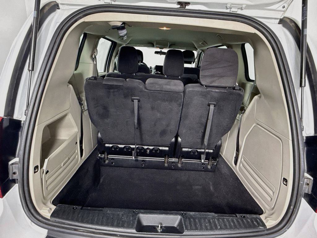 Used 2014 Dodge Grand Caravan American Value Package FWD image 24
