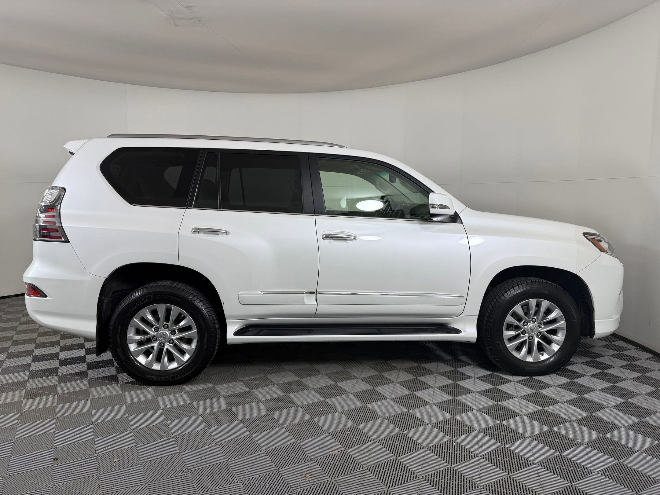 Used 2017 Lexus GX 460 image 7