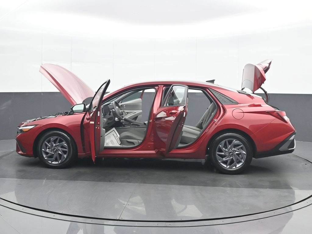 Used 2024 Hyundai Elantra SEL FWD image 37